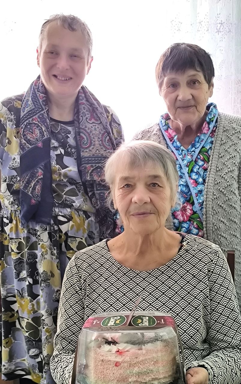 Сотрудники и проживаюжие пансионата сердечно поздравляют Ольгу Антоновну с юбилеем